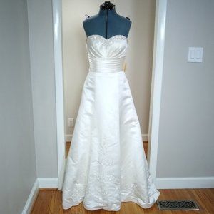 NEW! Clearance! Bonny 108 Wedding Dress Size 12